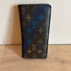 Authentic Louis Vuitton monogram blue ling wallet